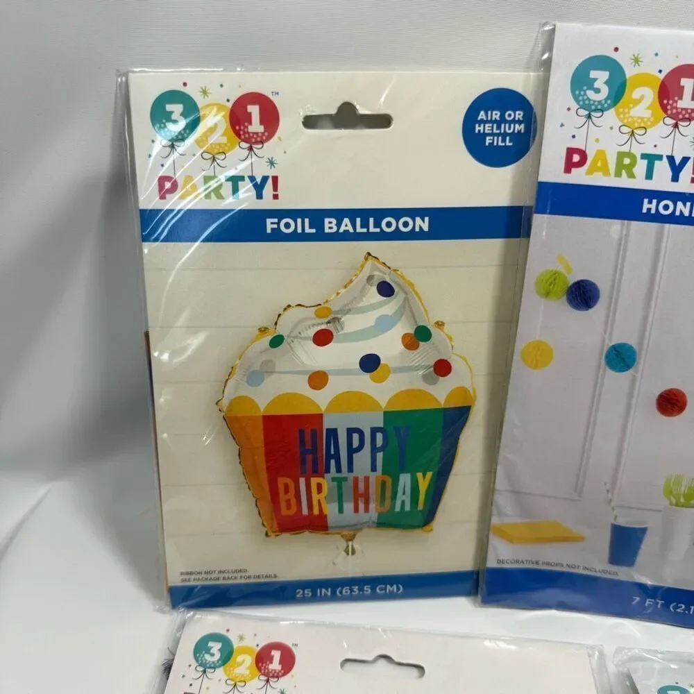 D29   Party Decorations- 7 piece Rainbow party decor - balloons, napkins, garlan